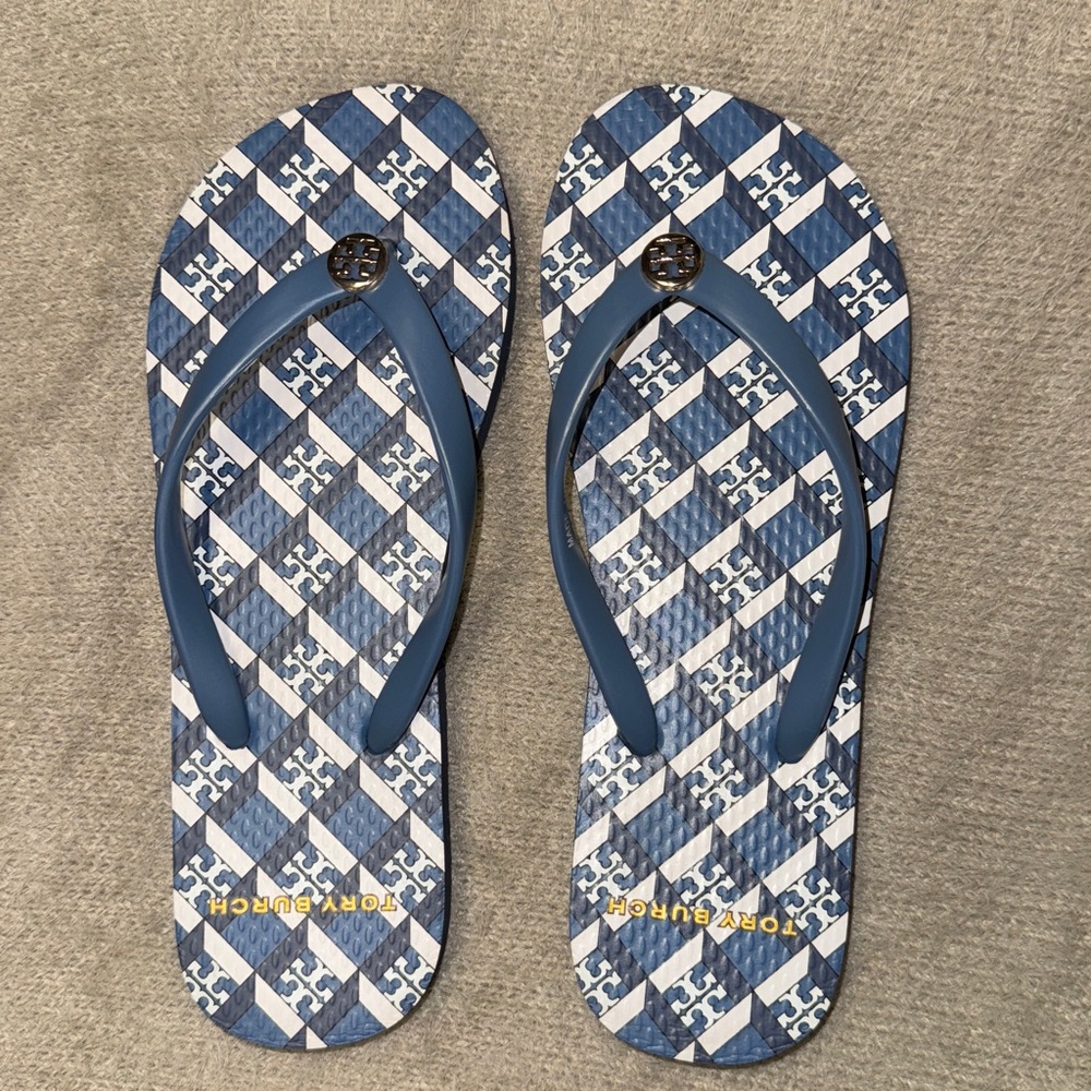 Tory Burch Navy and White Patterned Flip Flops